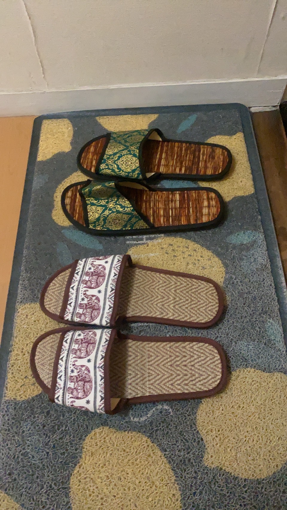 タイらしい柄の室内用スリッパ