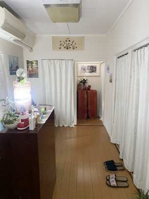 明るく落ち着いた店内